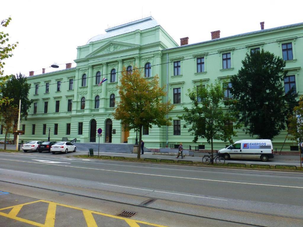 Konzul -Top Apartment, Strict Center, Parking Osijek Zewnętrze zdjęcie
